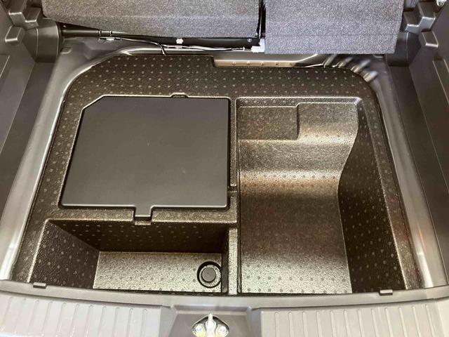 ロッキープレミアムＧ　ＨＥＶ衝突回避支援システム　横滑り防止装置　アダプティブクルーズコントロール　ホールド機能付き電動パーキングブレーキ　リヤフォグランプ　前席シートヒーター　前後コーナーセンサ　５穴１７インチアルミホイール（千葉県）の中古車