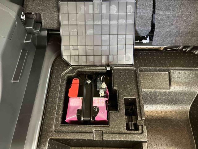 ロッキープレミアムＧ　ＨＥＶ衝突回避支援システム　横滑り防止装置　アダプティブクルーズコントロール　ホールド機能付き電動パーキングブレーキ　リヤフォグランプ　前席シートヒーター　前後コーナーセンサ　５穴１７インチアルミホイール（千葉県）の中古車