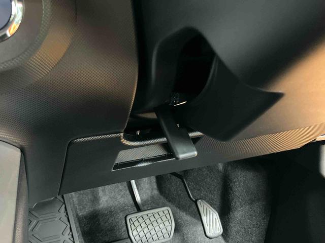 ロッキープレミアムＧ　ＨＥＶ衝突回避支援システム　横滑り防止装置　アダプティブクルーズコントロール　ホールド機能付き電動パーキングブレーキ　リヤフォグランプ　前席シートヒーター　前後コーナーセンサ　５穴１７インチアルミホイール（千葉県）の中古車