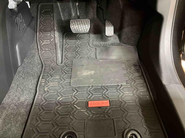 ロッキープレミアムＧ　ＨＥＶ衝突回避支援システム　横滑り防止装置　アダプティブクルーズコントロール　ホールド機能付き電動パーキングブレーキ　リヤフォグランプ　前席シートヒーター　前後コーナーセンサ　５穴１７インチアルミホイール（千葉県）の中古車