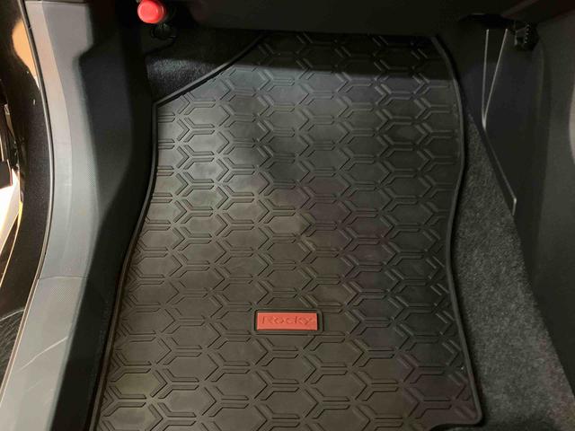 ロッキープレミアムＧ　ＨＥＶ衝突回避支援システム　横滑り防止装置　アダプティブクルーズコントロール　ホールド機能付き電動パーキングブレーキ　リヤフォグランプ　前席シートヒーター　前後コーナーセンサ　５穴１７インチアルミホイール（千葉県）の中古車