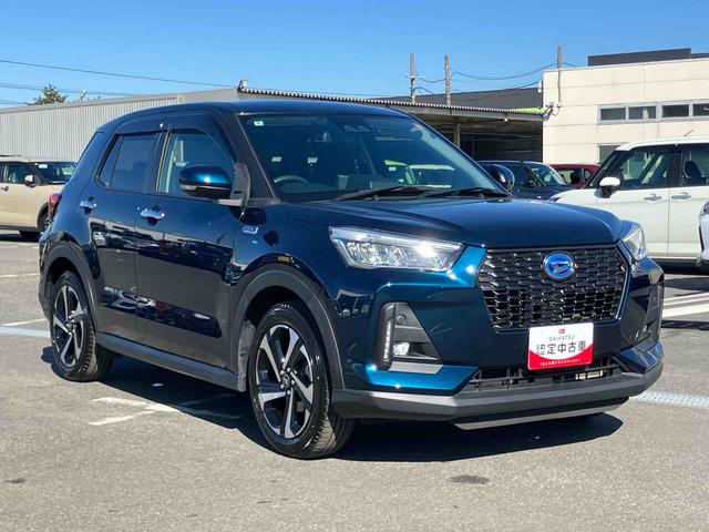 ロッキープレミアムＧ　ＨＥＶ９型ナビ／ＴＶ／ＤＶＤ／ＢＴ／ＵＳＢ　全周囲カメラ　前後ドラレコ　ＥＴＣ　全車速追従クルコン　ＬＥＤヘッドランプ　リヤフォグ　コーナーセンサー　シートヒーター　革ステ　電動駐車ブレーキ　アルミ（千葉県）の中古車