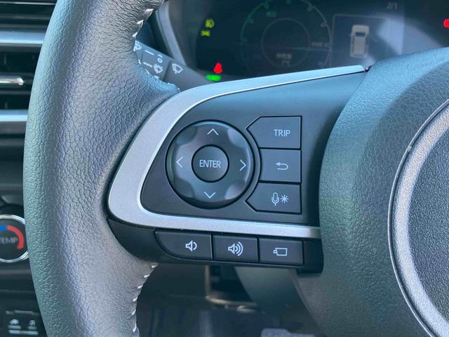 ロッキープレミアムＧ　ＨＥＶ９型ナビ／ＴＶ／ＤＶＤ／ＢＴ／ＵＳＢ　全周囲カメラ　前後ドラレコ　ＥＴＣ　全車速追従クルコン　ＬＥＤヘッドランプ　リヤフォグ　コーナーセンサー　シートヒーター　革ステ　電動駐車ブレーキ　アルミ（千葉県）の中古車