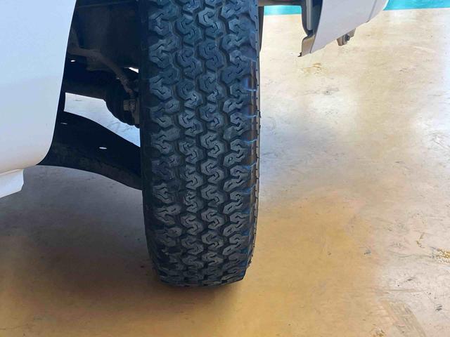 ハイゼットトラックスタンダード　農用スペシャルスーパーデフロック　４ＷＤ　荷台作業灯　スピーカー一体型ラジオチューナー　マニュアルレベリング機能付ハロゲンヘッドライト　ショッピングフック　助手席シートバックポケット　舗装路．非舗装路用タイヤ（千葉県）の中古車