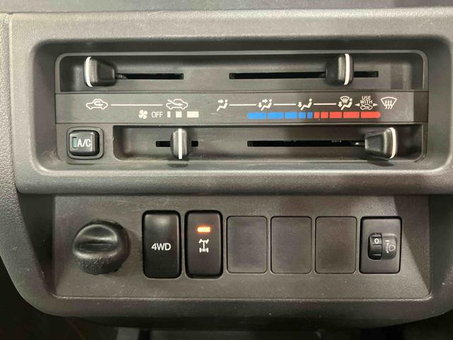 ハイゼットトラックスタンダード　農用スペシャルスーパーデフロック　４ＷＤ　荷台作業灯　スピーカー一体型ラジオチューナー　マニュアルレベリング機能付ハロゲンヘッドライト　ショッピングフック　助手席シートバックポケット　舗装路．非舗装路用タイヤ（千葉県）の中古車