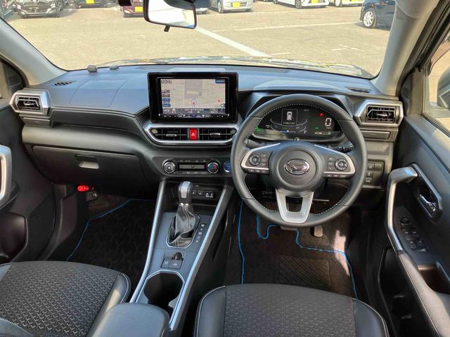 ロッキープレミアムＧ　ＨＥＶ９型ナビ／ＢＴ／ＴＶ／ＤＩＳＣ／全周囲カメラ　前後ドラレコ　ＥＴＣ　１００Ｖ電源　エアロ　１７インチＡＷ　ＬＥＤヘッド／前後フォグ　スマートキー　シートヒーター　ＢＳＭ　クルコン　衝突被害軽減ブレーキ（千葉県）の中古車