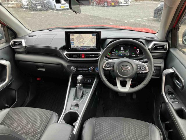 ロッキープレミアムＧ　ＨＥＶ９型ナビ／ＢＴ／ＴＶ／ＤＩＳＣ／全周囲カメラ／ステアスイッチ　前後ドラレコ　ＥＴＣ　１７インチアルミ　ＬＥＤヘッド／前後フォグ　スマートキー　シートヒーター　自動追従クルコン　衝突被害軽減ブレーキ（千葉県）の中古車