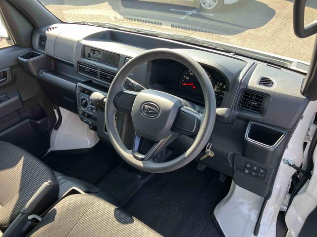 ハイゼットカーゴデラックス衝突被害軽減ブレーキ 横滑り防止装置 前後コーナーセンサー オートライト オーバーヘッドシェルフ スモークガラス パワーウィンドウ キーレスエントリー スピーカー一体AM/FMラジオ マニュアルA/C(千葉県)の中古車