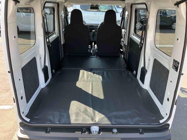 ハイゼットカーゴデラックス衝突被害軽減ブレーキ 横滑り防止装置 前後コーナーセンサー オートライト オーバーヘッドシェルフ スモークガラス パワーウィンドウ キーレスエントリー スピーカー一体AM/FMラジオ マニュアルA/C(千葉県)の中古車