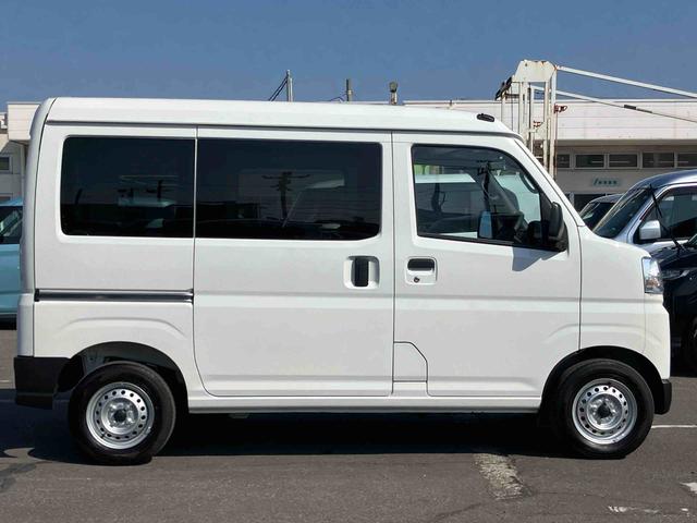 ハイゼットカーゴデラックス衝突被害軽減ブレーキ 横滑り防止装置 前後コーナーセンサー オートライト オーバーヘッドシェルフ スモークガラス パワーウィンドウ キーレスエントリー スピーカー一体AM/FMラジオ マニュアルA/C(千葉県)の中古車