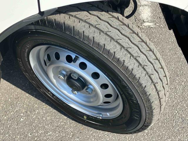 ハイゼットカーゴデラックス衝突被害軽減ブレーキ 横滑り防止装置 前後コーナーセンサー オートライト オーバーヘッドシェルフ スモークガラス パワーウィンドウ キーレスエントリー スピーカー一体AM/FMラジオ マニュアルA/C(千葉県)の中古車