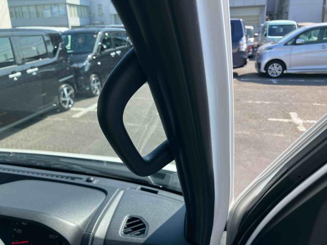 ハイゼットカーゴデラックス衝突被害軽減ブレーキ 横滑り防止装置 前後コーナーセンサー オートライト オーバーヘッドシェルフ スモークガラス パワーウィンドウ キーレスエントリー スピーカー一体AM/FMラジオ マニュアルA/C(千葉県)の中古車