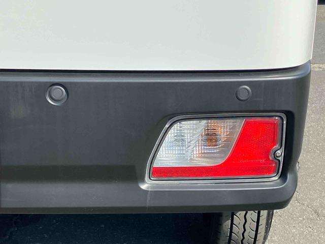 ハイゼットカーゴデラックス衝突被害軽減ブレーキ 横滑り防止装置 前後コーナーセンサー オートライト オーバーヘッドシェルフ スモークガラス パワーウィンドウ キーレスエントリー スピーカー一体AM/FMラジオ マニュアルA/C(千葉県)の中古車