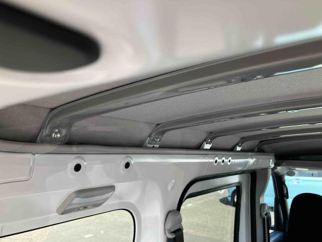 ハイゼットカーゴデラックス衝突被害軽減ブレーキ 横滑り防止装置 前後コーナーセンサー オートライト オーバーヘッドシェルフ スモークガラス パワーウィンドウ キーレスエントリー スピーカー一体AM/FMラジオ マニュアルA/C(千葉県)の中古車