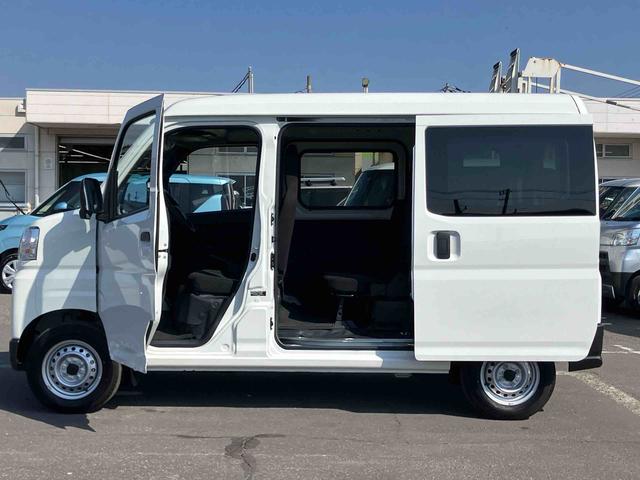 ハイゼットカーゴデラックス衝突被害軽減ブレーキ 横滑り防止装置 前後コーナーセンサー オートライト オーバーヘッドシェルフ スモークガラス パワーウィンドウ キーレスエントリー スピーカー一体AM/FMラジオ マニュアルA/C(千葉県)の中古車