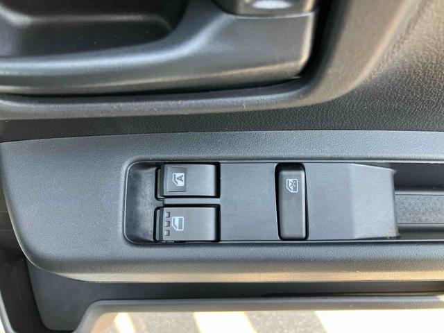 ハイゼットカーゴデラックス衝突被害軽減ブレーキ 横滑り防止装置 前後コーナーセンサー オートライト オーバーヘッドシェルフ スモークガラス パワーウィンドウ キーレスエントリー スピーカー一体AM/FMラジオ マニュアルA/C(千葉県)の中古車