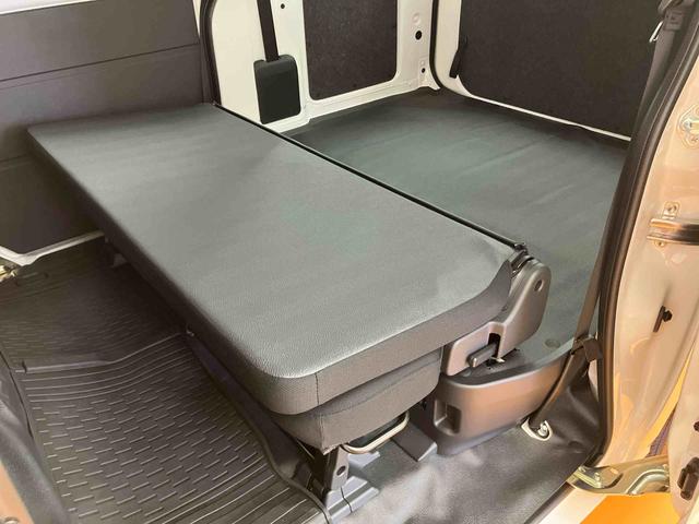 ハイゼットカーゴデラックス衝突回避支援システム　横滑り防止装置　前後コーナーセンサー　オーバーヘッドシェルフ　アイドリングストップ　オートライト　オートハイビーム　マニュアルレベリング機能付ハロゲンヘッドライト（千葉県）の中古車