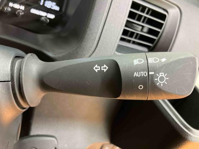 ハイゼットカーゴデラックス衝突回避支援システム　横滑り防止装置　前後コーナーセンサー　オーバーヘッドシェルフ　アイドリングストップ　オートライト　オートハイビーム　マニュアルレベリング機能付ハロゲンヘッドライト（千葉県）の中古車