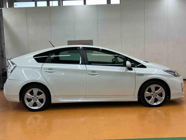 プリウスＳツーリングセレクションＨＤＤフルセグナビ　ブルートゥース対応　ビルトインＥＴＣ　センターコンソール下イルミネーション　リヤトノカバー　テレスコピックステアリング　バニティーミラー．照明付き左右サンバイザー（千葉県）の中古車