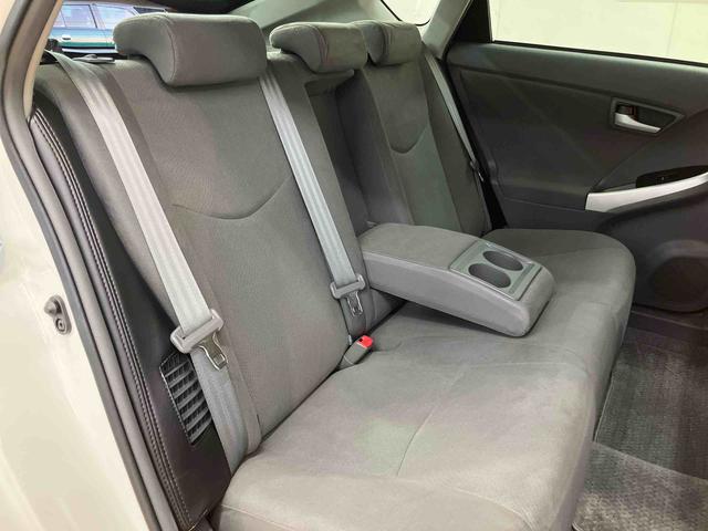 プリウスＳツーリングセレクションＨＤＤフルセグナビ　ブルートゥース対応　ビルトインＥＴＣ　センターコンソール下イルミネーション　リヤトノカバー　テレスコピックステアリング　バニティーミラー．照明付き左右サンバイザー（千葉県）の中古車