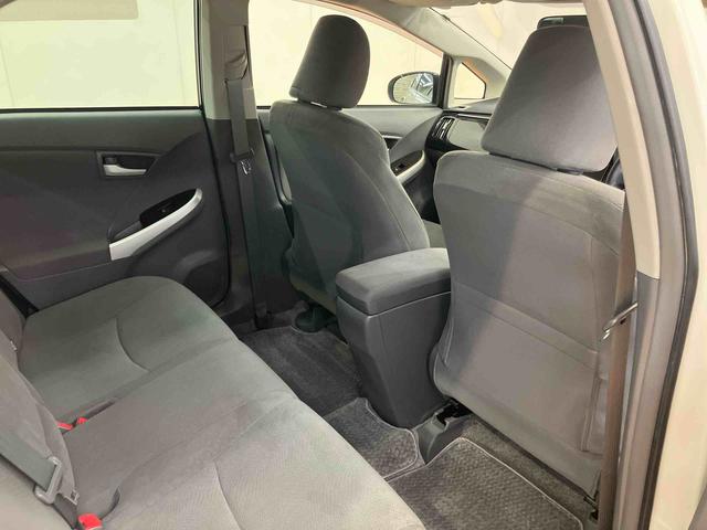 プリウスＳツーリングセレクションＨＤＤフルセグナビ　ブルートゥース対応　ビルトインＥＴＣ　センターコンソール下イルミネーション　リヤトノカバー　テレスコピックステアリング　バニティーミラー．照明付き左右サンバイザー（千葉県）の中古車