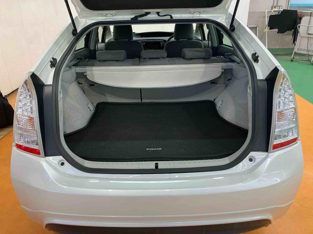 プリウスＳツーリングセレクションＨＤＤフルセグナビ　ブルートゥース対応　ビルトインＥＴＣ　センターコンソール下イルミネーション　リヤトノカバー　テレスコピックステアリング　バニティーミラー．照明付き左右サンバイザー（千葉県）の中古車