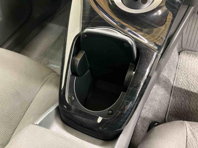 プリウスＳツーリングセレクションＨＤＤフルセグナビ　ブルートゥース対応　ビルトインＥＴＣ　センターコンソール下イルミネーション　リヤトノカバー　テレスコピックステアリング　バニティーミラー．照明付き左右サンバイザー（千葉県）の中古車