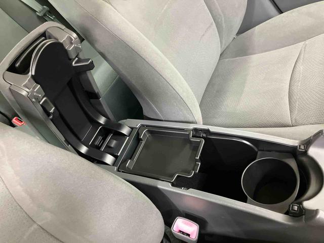 プリウスＳツーリングセレクションＨＤＤフルセグナビ　ブルートゥース対応　ビルトインＥＴＣ　センターコンソール下イルミネーション　リヤトノカバー　テレスコピックステアリング　バニティーミラー．照明付き左右サンバイザー（千葉県）の中古車