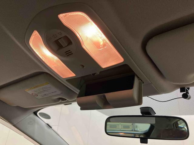 プリウスＳツーリングセレクションＨＤＤフルセグナビ　ブルートゥース対応　ビルトインＥＴＣ　センターコンソール下イルミネーション　リヤトノカバー　テレスコピックステアリング　バニティーミラー．照明付き左右サンバイザー（千葉県）の中古車