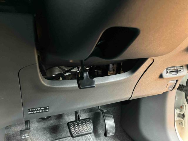 プリウスＳツーリングセレクションＨＤＤフルセグナビ　ブルートゥース対応　ビルトインＥＴＣ　センターコンソール下イルミネーション　リヤトノカバー　テレスコピックステアリング　バニティーミラー．照明付き左右サンバイザー（千葉県）の中古車