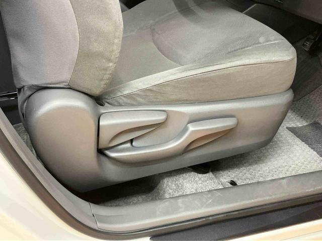 プリウスＳツーリングセレクションＨＤＤフルセグナビ　ブルートゥース対応　ビルトインＥＴＣ　センターコンソール下イルミネーション　リヤトノカバー　テレスコピックステアリング　バニティーミラー．照明付き左右サンバイザー（千葉県）の中古車