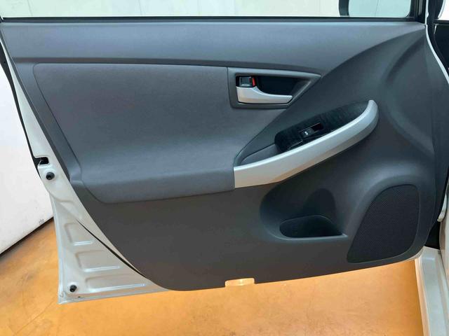 プリウスＳツーリングセレクションＨＤＤフルセグナビ　ブルートゥース対応　ビルトインＥＴＣ　センターコンソール下イルミネーション　リヤトノカバー　テレスコピックステアリング　バニティーミラー．照明付き左右サンバイザー（千葉県）の中古車