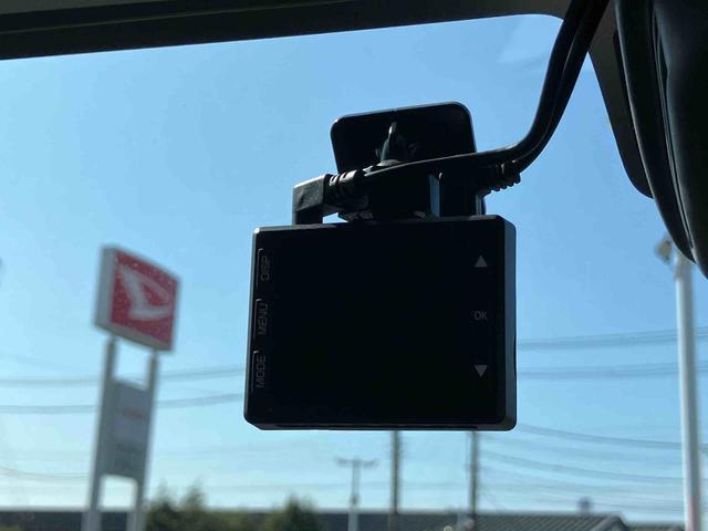 スーパーキャリイＸリミテッドナビ／ＢＴ／ＵＳＢ／ラジオ　４ＷＤ　５速ＭＴ　前後ドラレコ　荷台三方開　ＬＥＤ荷台作業灯　リヤスモークガラス　デフロック　ＬＥＤヘッドランプ　オートライト　サイドレバー式駐車ブレーキ　アシストグリップ（千葉県）の中古車