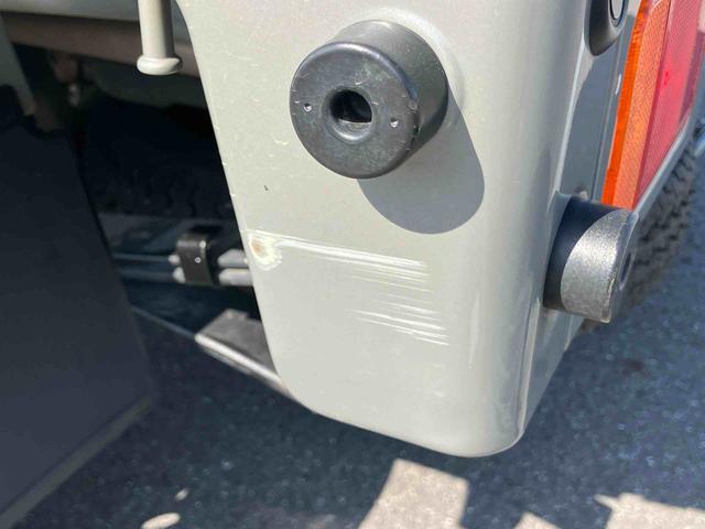 スーパーキャリイＸリミテッドナビ／ＢＴ／ＵＳＢ／ラジオ　４ＷＤ　５速ＭＴ　前後ドラレコ　荷台三方開　ＬＥＤ荷台作業灯　リヤスモークガラス　デフロック　ＬＥＤヘッドランプ　オートライト　サイドレバー式駐車ブレーキ　アシストグリップ（千葉県）の中古車