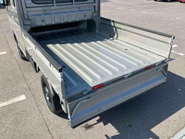 スーパーキャリイＸリミテッドナビ／ＢＴ／ＵＳＢ／ラジオ　４ＷＤ　５速ＭＴ　前後ドラレコ　荷台三方開　ＬＥＤ荷台作業灯　リヤスモークガラス　デフロック　ＬＥＤヘッドランプ　オートライト　サイドレバー式駐車ブレーキ　アシストグリップ（千葉県）の中古車