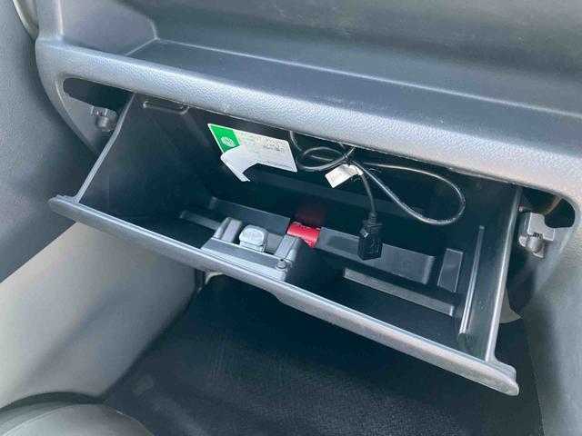 スーパーキャリイＸリミテッドナビ／ＢＴ／ＵＳＢ／ラジオ　４ＷＤ　５速ＭＴ　前後ドラレコ　荷台三方開　ＬＥＤ荷台作業灯　リヤスモークガラス　デフロック　ＬＥＤヘッドランプ　オートライト　サイドレバー式駐車ブレーキ　アシストグリップ（千葉県）の中古車