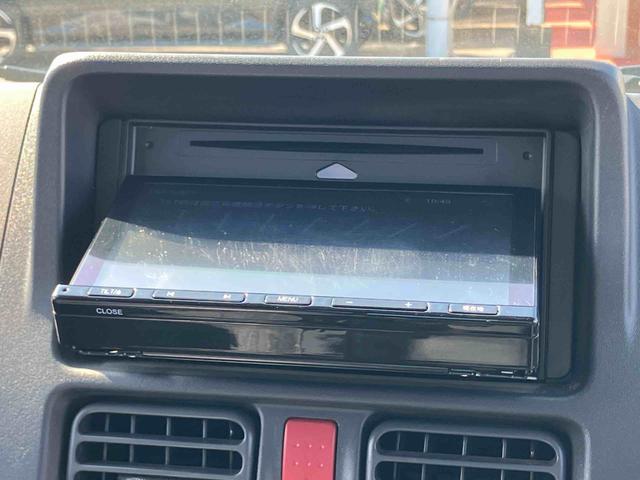 スーパーキャリイＸリミテッドナビ／ＢＴ／ＵＳＢ／ラジオ　４ＷＤ　５速ＭＴ　前後ドラレコ　荷台三方開　ＬＥＤ荷台作業灯　リヤスモークガラス　デフロック　ＬＥＤヘッドランプ　オートライト　サイドレバー式駐車ブレーキ　アシストグリップ（千葉県）の中古車