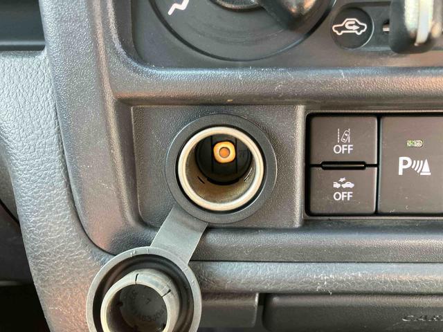 スーパーキャリイＸリミテッドナビ／ＢＴ／ＵＳＢ／ラジオ　４ＷＤ　５速ＭＴ　前後ドラレコ　荷台三方開　ＬＥＤ荷台作業灯　リヤスモークガラス　デフロック　ＬＥＤヘッドランプ　オートライト　サイドレバー式駐車ブレーキ　アシストグリップ（千葉県）の中古車