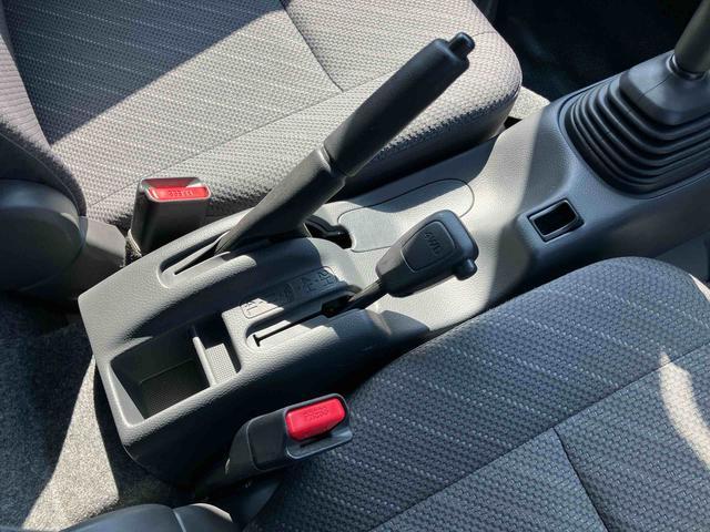 スーパーキャリイＸリミテッドナビ／ＢＴ／ＵＳＢ／ラジオ　４ＷＤ　５速ＭＴ　前後ドラレコ　荷台三方開　ＬＥＤ荷台作業灯　リヤスモークガラス　デフロック　ＬＥＤヘッドランプ　オートライト　サイドレバー式駐車ブレーキ　アシストグリップ（千葉県）の中古車