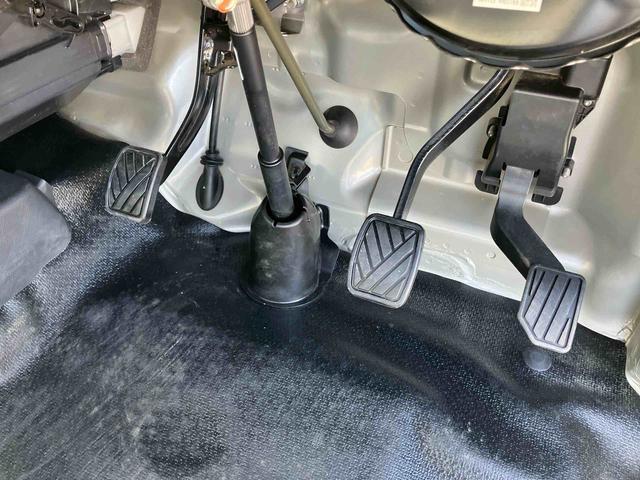 スーパーキャリイＸリミテッドナビ／ＢＴ／ＵＳＢ／ラジオ　４ＷＤ　５速ＭＴ　前後ドラレコ　荷台三方開　ＬＥＤ荷台作業灯　リヤスモークガラス　デフロック　ＬＥＤヘッドランプ　オートライト　サイドレバー式駐車ブレーキ　アシストグリップ（千葉県）の中古車