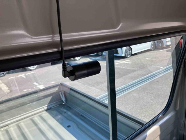 スーパーキャリイＸリミテッドナビ／ＢＴ／ＵＳＢ／ラジオ　４ＷＤ　５速ＭＴ　前後ドラレコ　荷台三方開　ＬＥＤ荷台作業灯　リヤスモークガラス　デフロック　ＬＥＤヘッドランプ　オートライト　サイドレバー式駐車ブレーキ　アシストグリップ（千葉県）の中古車