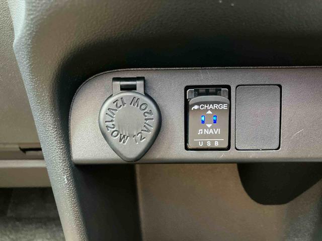 ムーヴキャンバスＧメイクアップＶＳ　ＳＡIIIナビ／ＢＴ／ＴＶ／ＤＩＳＣ／全周囲カメラ／ステアスイッチ　前後ドラレコ　両側パワスラ　ＬＥＤヘッド／フォグ　メッキモール　スマートキー　運転席シートヒーター　置きラクＢＯＸ　衝突被害軽減ブレーキ（千葉県）の中古車