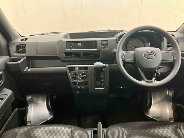 ハイゼットカーゴデラックス衝突回避支援 横滑り防止装置 前後コーナーセンサー アイドリングストップ マニュアルレベリング機能付ハロゲンヘッドライト キーレスエントリー オーバーヘッドシェルフ オートライト オートハイビーム(千葉県)の中古車