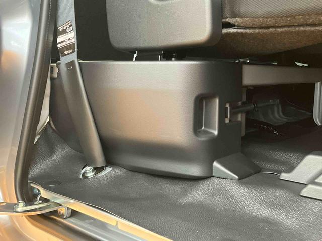 ハイゼットカーゴデラックス衝突回避支援 横滑り防止装置 前後コーナーセンサー アイドリングストップ マニュアルレベリング機能付ハロゲンヘッドライト キーレスエントリー オーバーヘッドシェルフ オートライト オートハイビーム(千葉県)の中古車