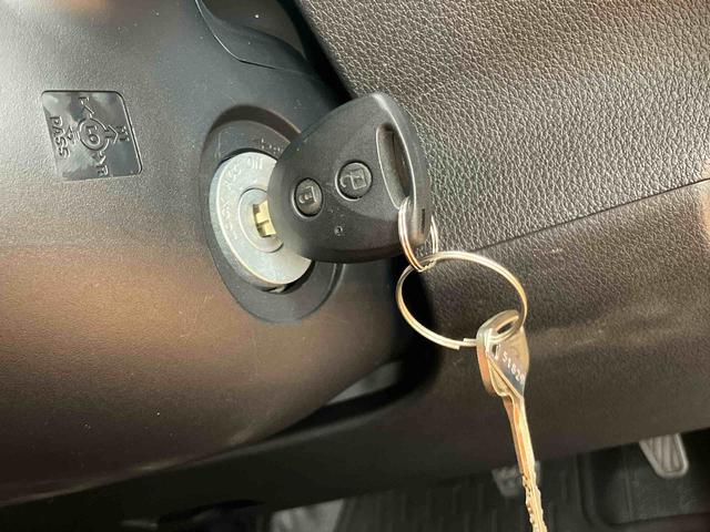 ハイゼットカーゴデラックス衝突回避支援 横滑り防止装置 前後コーナーセンサー アイドリングストップ マニュアルレベリング機能付ハロゲンヘッドライト キーレスエントリー オーバーヘッドシェルフ オートライト オートハイビーム(千葉県)の中古車