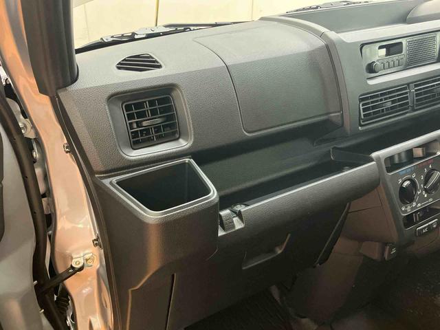 ハイゼットカーゴデラックス衝突回避支援 横滑り防止装置 前後コーナーセンサー アイドリングストップ マニュアルレベリング機能付ハロゲンヘッドライト キーレスエントリー オーバーヘッドシェルフ オートライト オートハイビーム(千葉県)の中古車