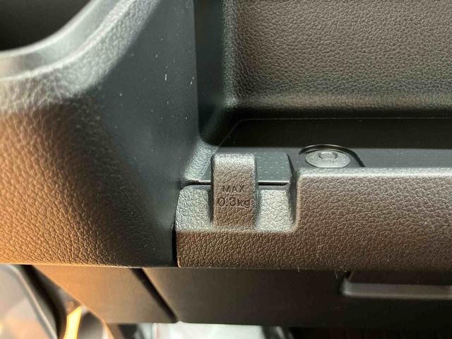 ハイゼットカーゴデラックス衝突回避支援 横滑り防止装置 前後コーナーセンサー アイドリングストップ マニュアルレベリング機能付ハロゲンヘッドライト キーレスエントリー オーバーヘッドシェルフ オートライト オートハイビーム(千葉県)の中古車