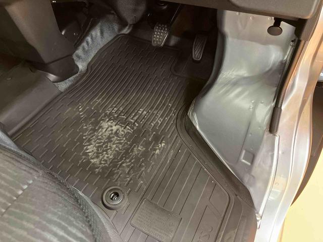 ハイゼットカーゴデラックス衝突回避支援 横滑り防止装置 前後コーナーセンサー アイドリングストップ マニュアルレベリング機能付ハロゲンヘッドライト キーレスエントリー オーバーヘッドシェルフ オートライト オートハイビーム(千葉県)の中古車