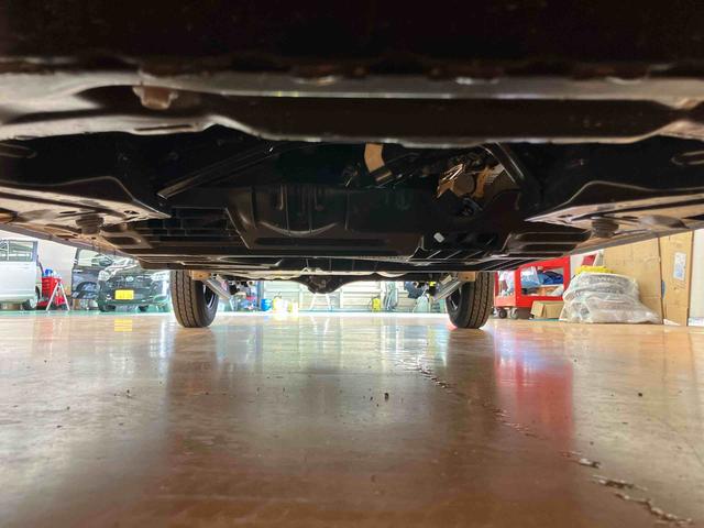 ハイゼットカーゴデラックス衝突回避支援 横滑り防止装置 前後コーナーセンサー アイドリングストップ マニュアルレベリング機能付ハロゲンヘッドライト キーレスエントリー オーバーヘッドシェルフ オートライト オートハイビーム(千葉県)の中古車