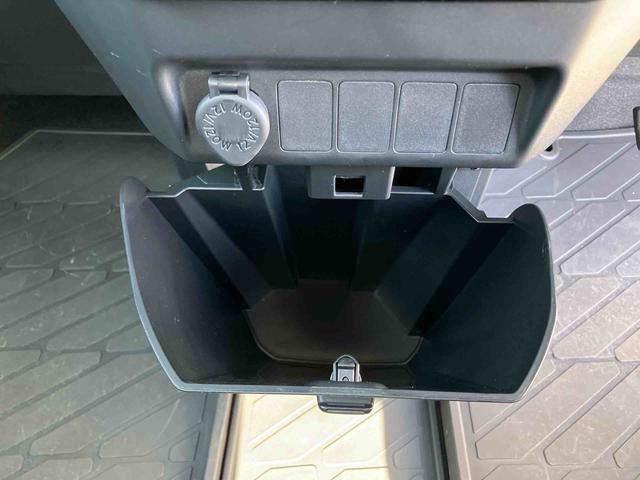 トールカスタムＧ９型ディスプレイオーディオ／ＴＶ／ＢＴ／ＵＳＢ　バックカメラ　全車速追従クルコン　ＬＥＤヘッドライト　オートライト　スマアシ　コーナーセンサー　電動駐車ブレーキ　キーフリー　革巻きステアリング　アルミ（千葉県）の中古車